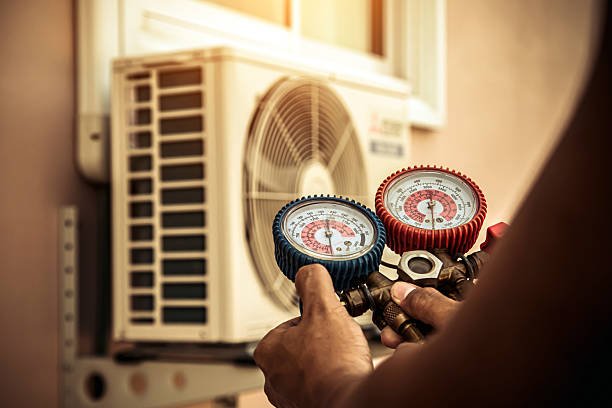 Professional Hvac Installation technician working in Greenwood, DE